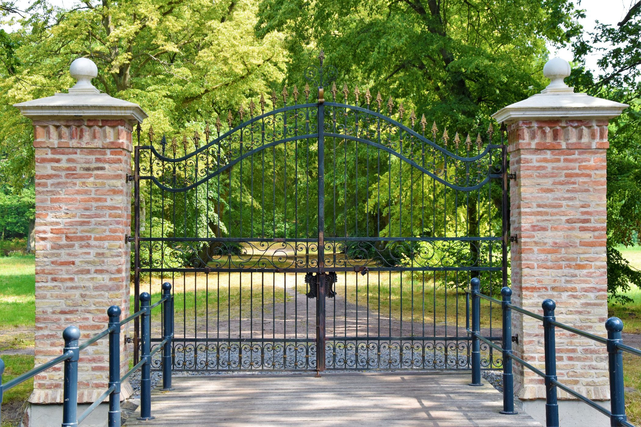 What to keep in mind when choosing a gate?